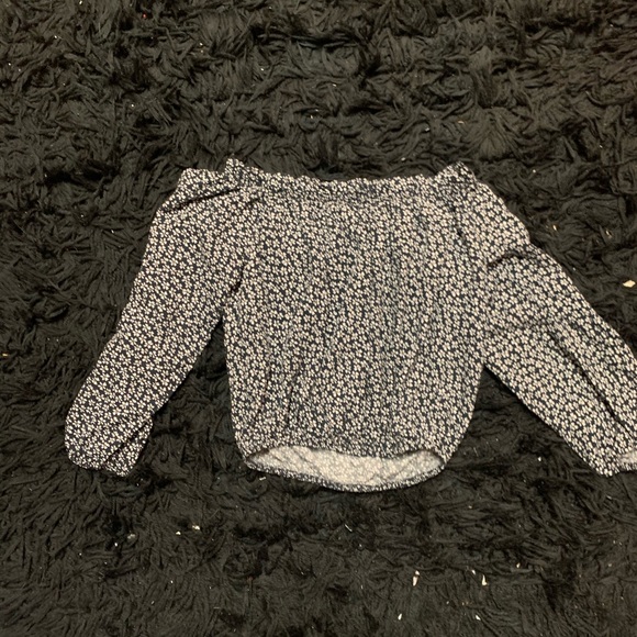 Brandy Melville Off the Shoulder - Picture 5 of 5